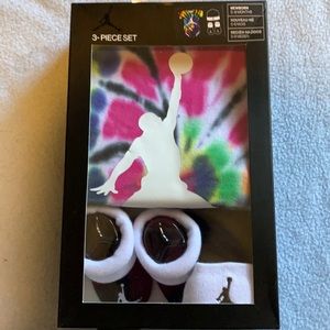 Newborn (0-6 month)Jordan Hat, booties, and shirt.